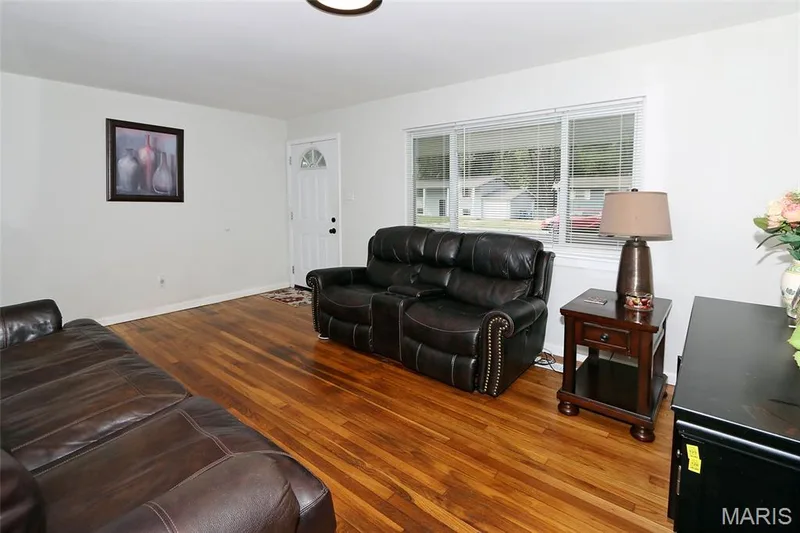 6 Marveline Drive, St Charles, MO 63304 — listing photo 3 of 25