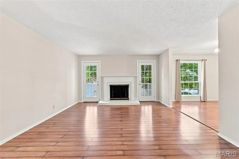 1521 Hedgeford Drive #16, Chesterfield, MO 63017 — listing photo 5 of 35