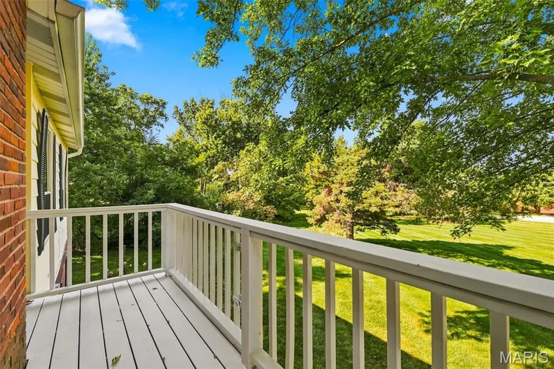 1521 Hedgeford Drive #16, Chesterfield, MO 63017 — listing photo 7 of 35