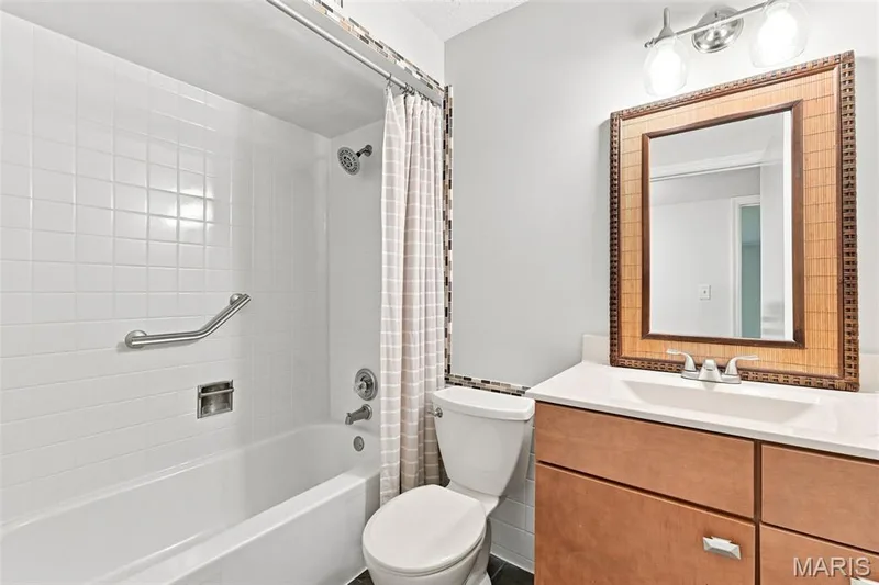 1521 Hedgeford Drive #16, Chesterfield, MO 63017 — listing photo 14 of 35