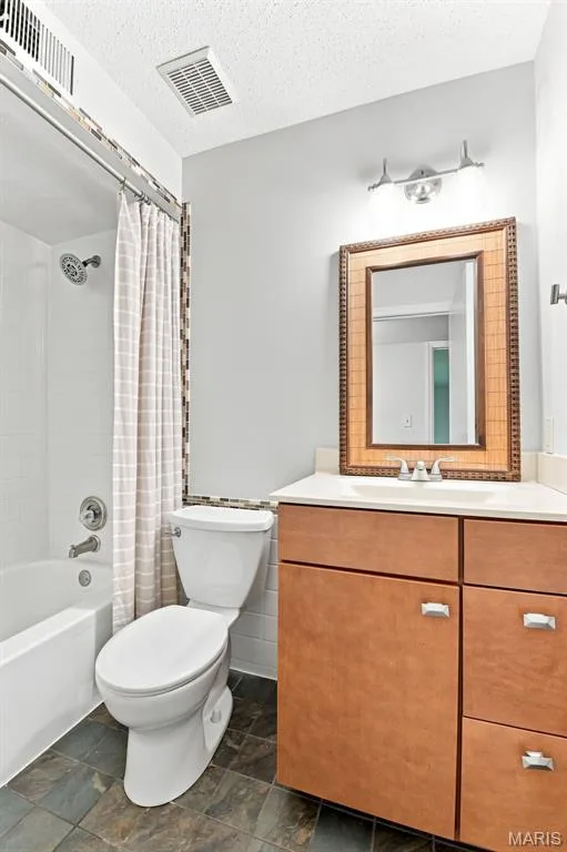 1521 Hedgeford Drive #16, Chesterfield, MO 63017 — listing photo 15 of 35