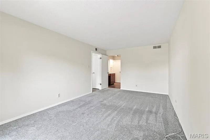 1521 Hedgeford Drive #16, Chesterfield, MO 63017 — listing photo 17 of 35