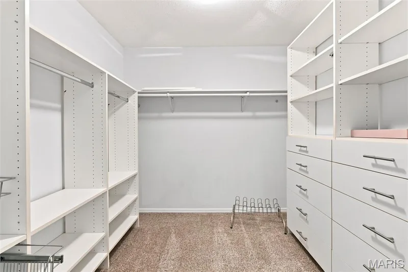 1521 Hedgeford Drive #16, Chesterfield, MO 63017 — listing photo 21 of 35