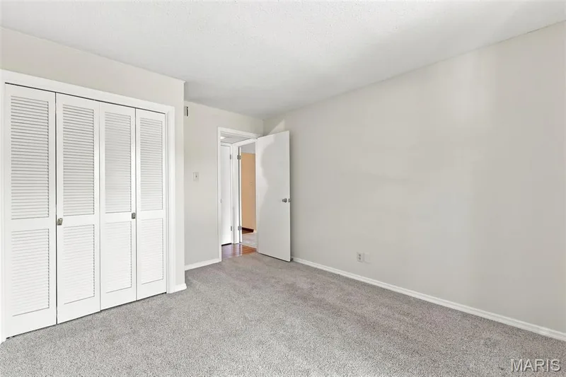 1521 Hedgeford Drive #16, Chesterfield, MO 63017 — listing photo 23 of 35