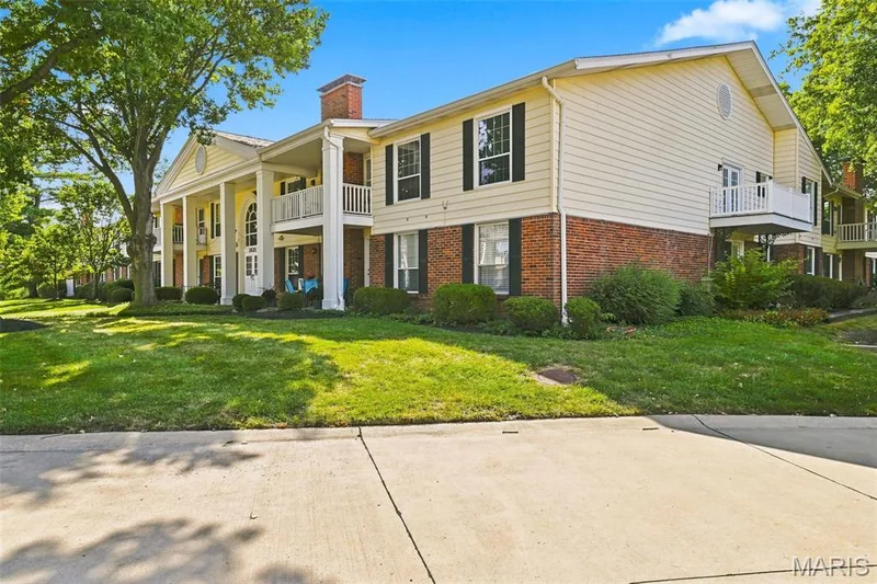 1521 Hedgeford Drive #16, Chesterfield, MO 63017 — listing photo 28 of 35