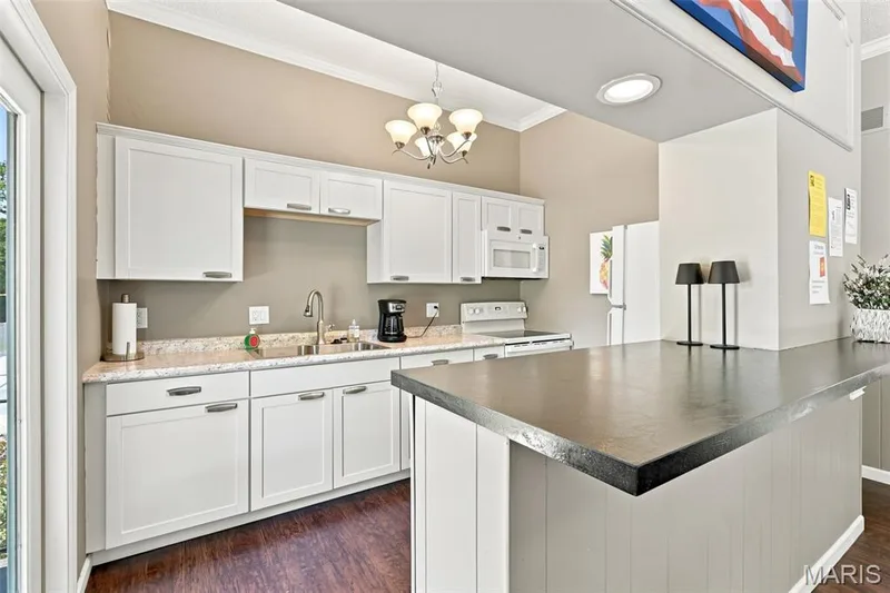 1521 Hedgeford Drive #16, Chesterfield, MO 63017 — listing photo 32 of 35