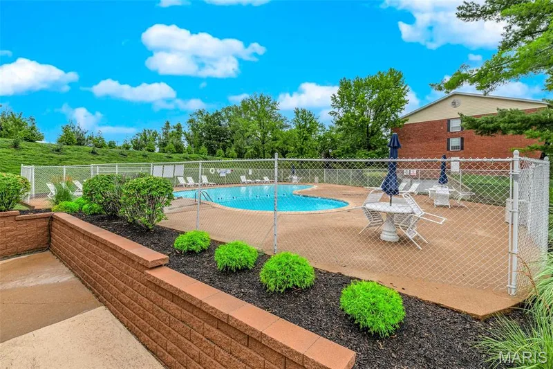 1521 Hedgeford Drive #16, Chesterfield, MO 63017 — listing photo 33 of 35