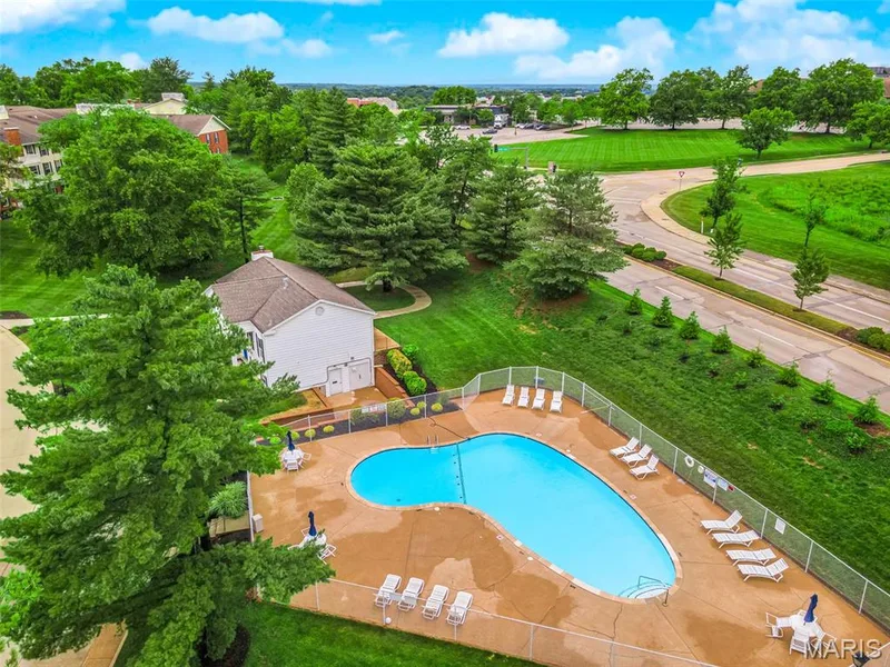1521 Hedgeford Drive #16, Chesterfield, MO 63017 — listing photo 34 of 35
