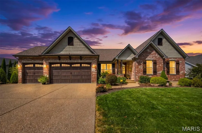 423 Cottage Grove Drive, Wentzville, MO β listing photo 1