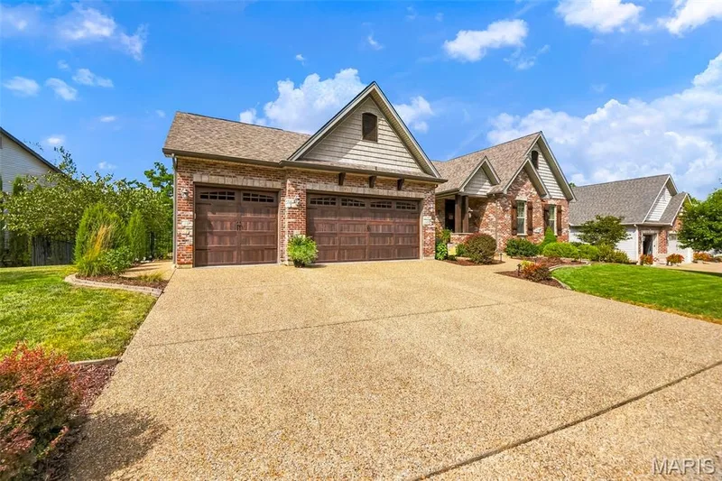 423 Cottage Grove Drive, Wentzville, MO 63385 — listing photo 3 of 75