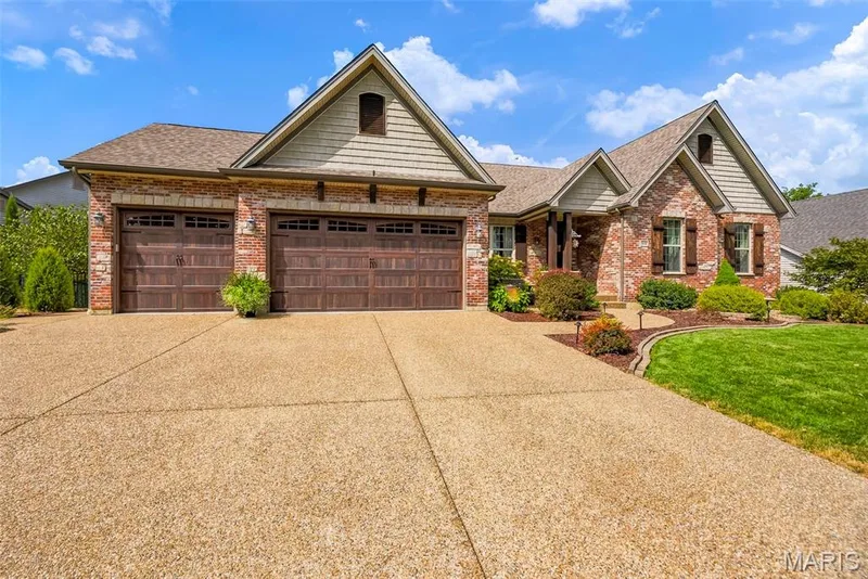 423 Cottage Grove Drive, Wentzville, MO 63385 — listing photo 4 of 75