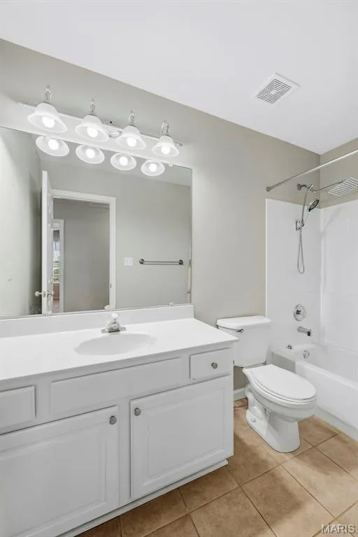 Secondary Bathroom — 223 Chestnut Hill Drive, O'Fallon, MO 63368