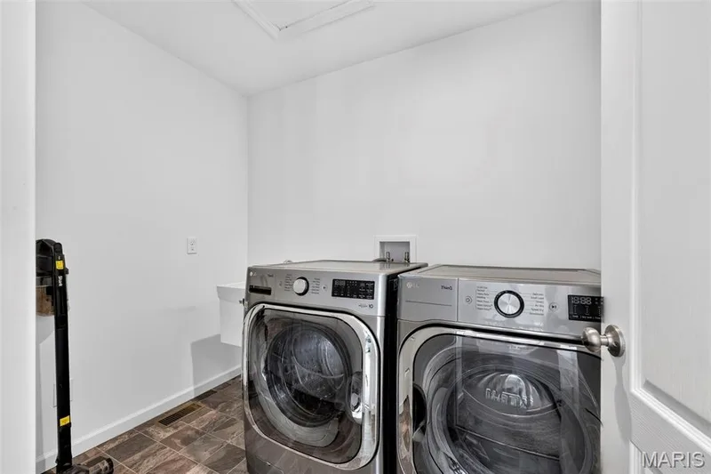 Upstairs laundry — 708 Kenmare Court, Dardenne Prairie, MO 63368