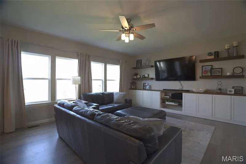 921 Ellis Park Drive, Wentzville, MO 63385 — listing photo 7 of 40