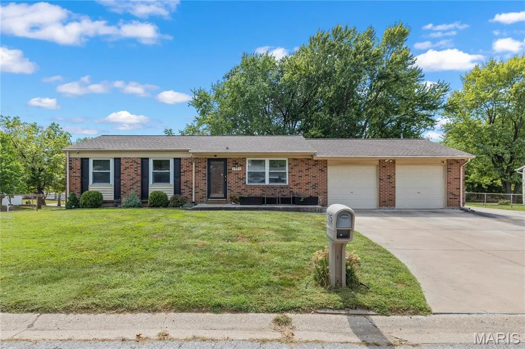 3305 Highgate Lane, St Charles, MO 63301 — listing photo 1 of 25