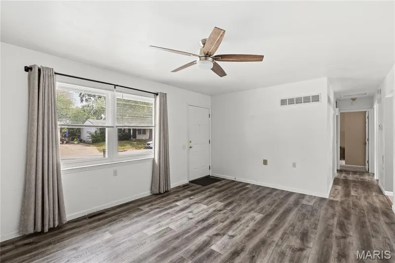3305 Highgate Lane, St Charles, MO 63301 — listing photo 4 of 25