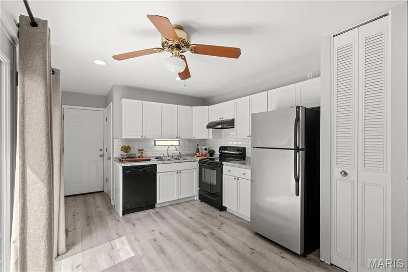3305 Highgate Lane, St Charles, MO 63301 — listing photo 7 of 25
