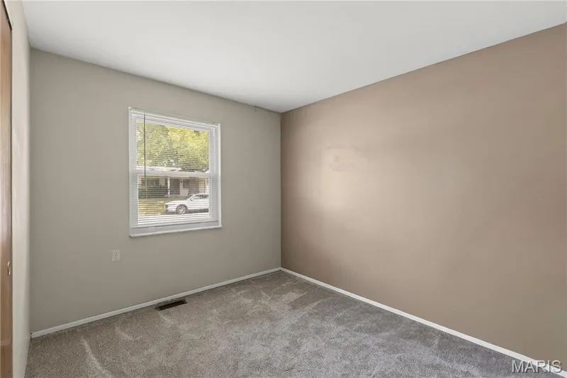3305 Highgate Lane, St Charles, MO 63301 — listing photo 11 of 25