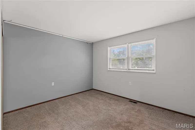 3305 Highgate Lane, St Charles, MO 63301 — listing photo 13 of 25