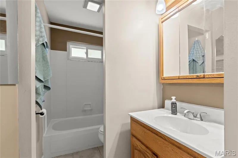 3305 Highgate Lane, St Charles, MO 63301 — listing photo 14 of 25