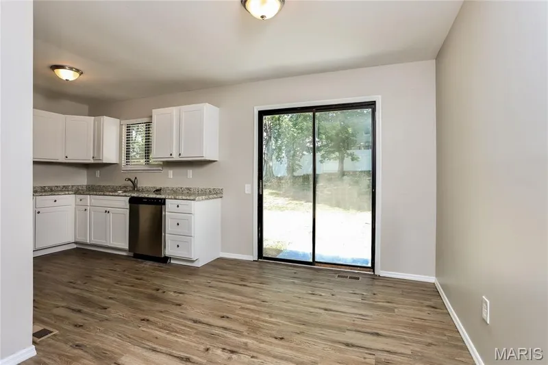 18 River Bluff Drive, St Peters, MO 63376 — listing photo 4 of 15