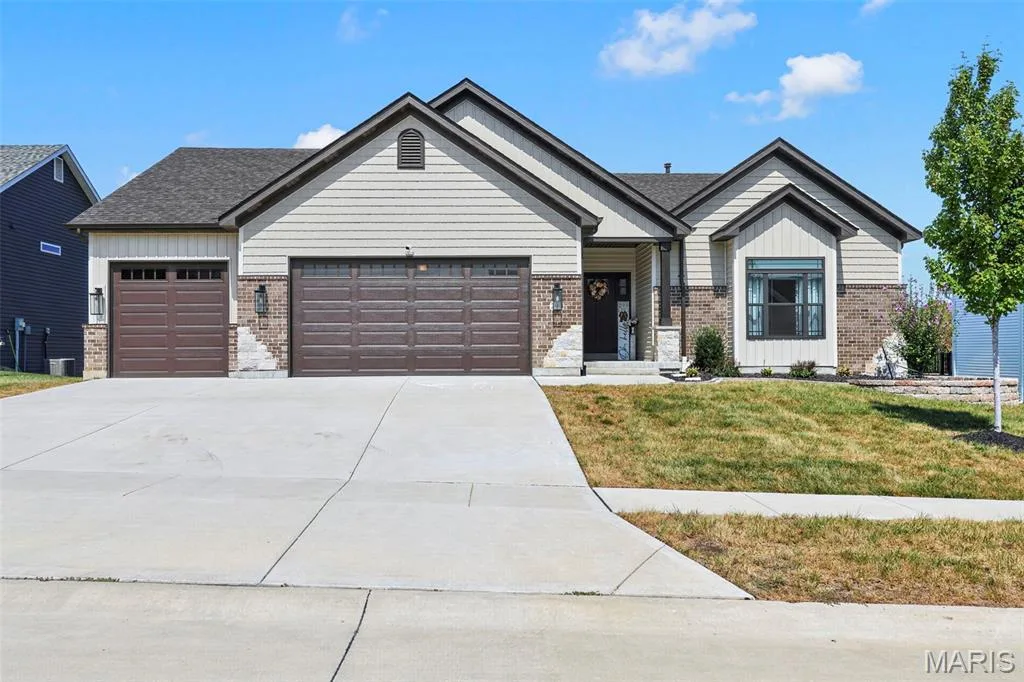 293 Laurens Spring Court, Lake St. Louis, MO 63367 — listing photo 1 of 38