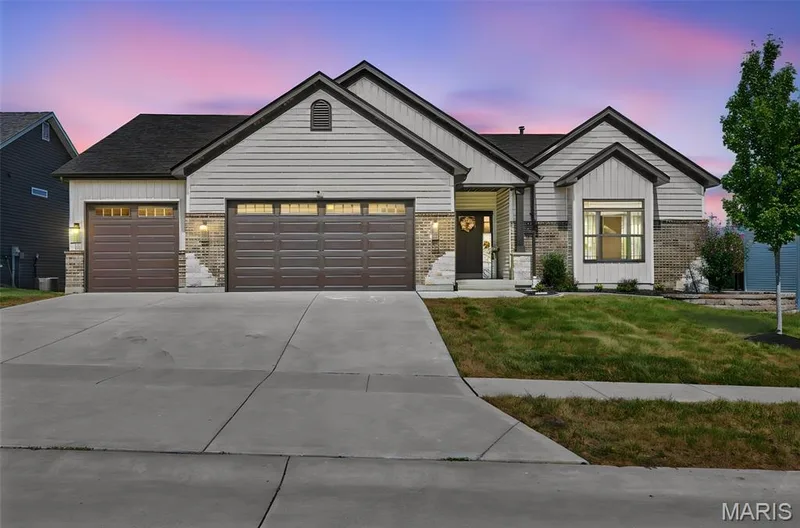 293 Laurens Spring Court, Lake St. Louis, MO 63367 — listing photo 2 of 38