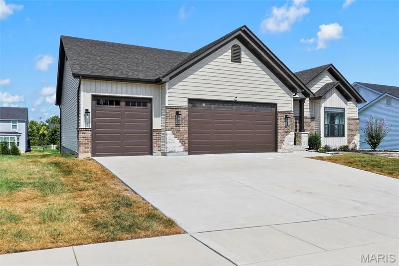 293 Laurens Spring Court, Lake St. Louis, MO 63367 — listing photo 3 of 38