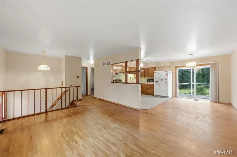 1301 Drummond Court, St Charles, MO 63303 — listing photo 4 of 31