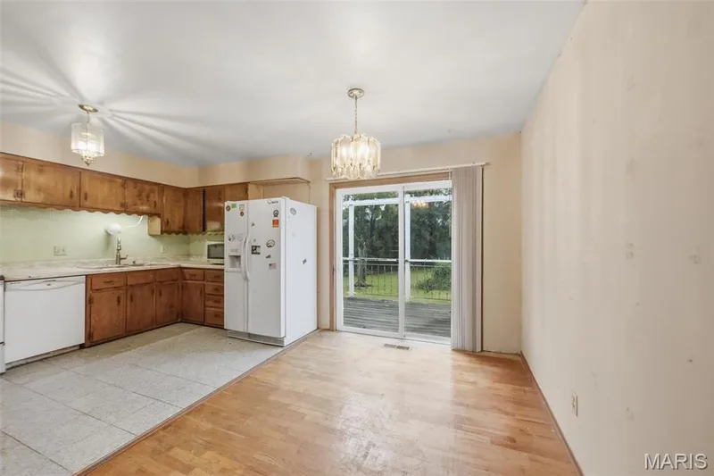 1301 Drummond Court, St Charles, MO 63303 — listing photo 5 of 31