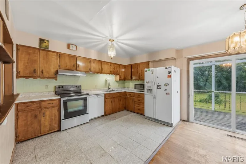 1301 Drummond Court, St Charles, MO 63303 — listing photo 7 of 31