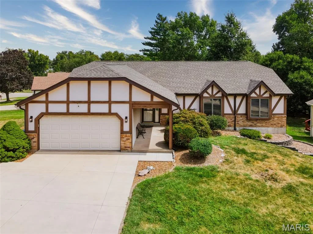 12 Meadow Crest Court, St Charles, MO 63303 — listing photo 1 of 50