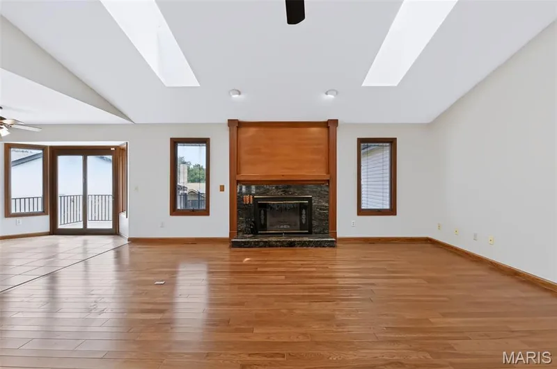 12 Meadow Crest Court, St Charles, MO 63303 — listing photo 6 of 50