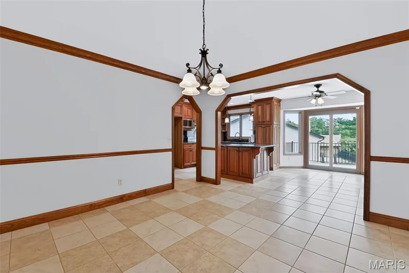 12 Meadow Crest Court, St Charles, MO 63303 — listing photo 8 of 50