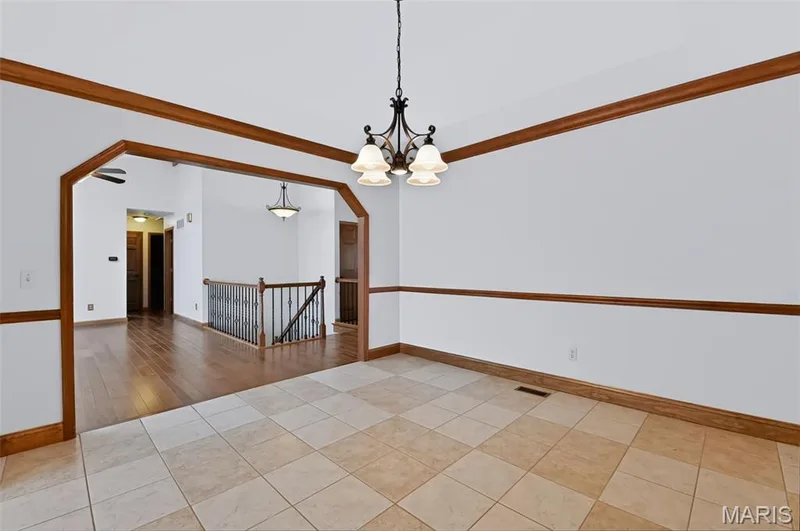 12 Meadow Crest Court, St Charles, MO 63303 — listing photo 9 of 50