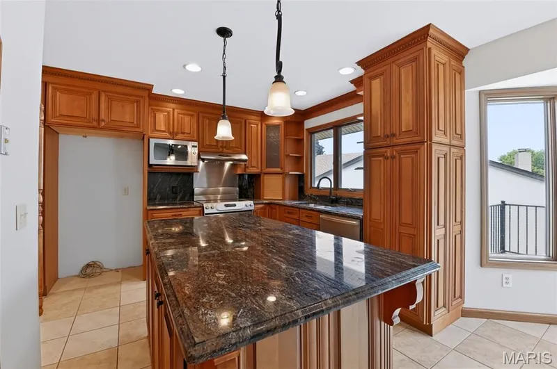 12 Meadow Crest Court, St Charles, MO 63303 — listing photo 13 of 50