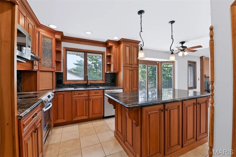 12 Meadow Crest Court, St Charles, MO 63303 — listing photo 15 of 50