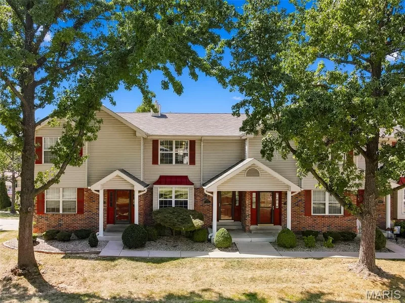 1710 N Wisteria Drive #2, St Charles, MO 63303 — listing photo 3 of 46