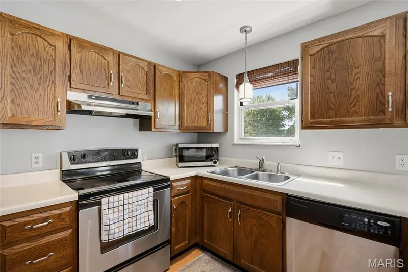 1710 N Wisteria Drive #2, St Charles, MO 63303 — listing photo 6 of 46