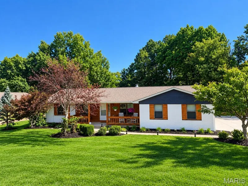 1112 Dingledine Road, St Charles, MO — listing photo 1