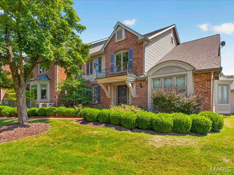 14418 W Open Meadow Court W, Chesterfield, MO β listing photo 1