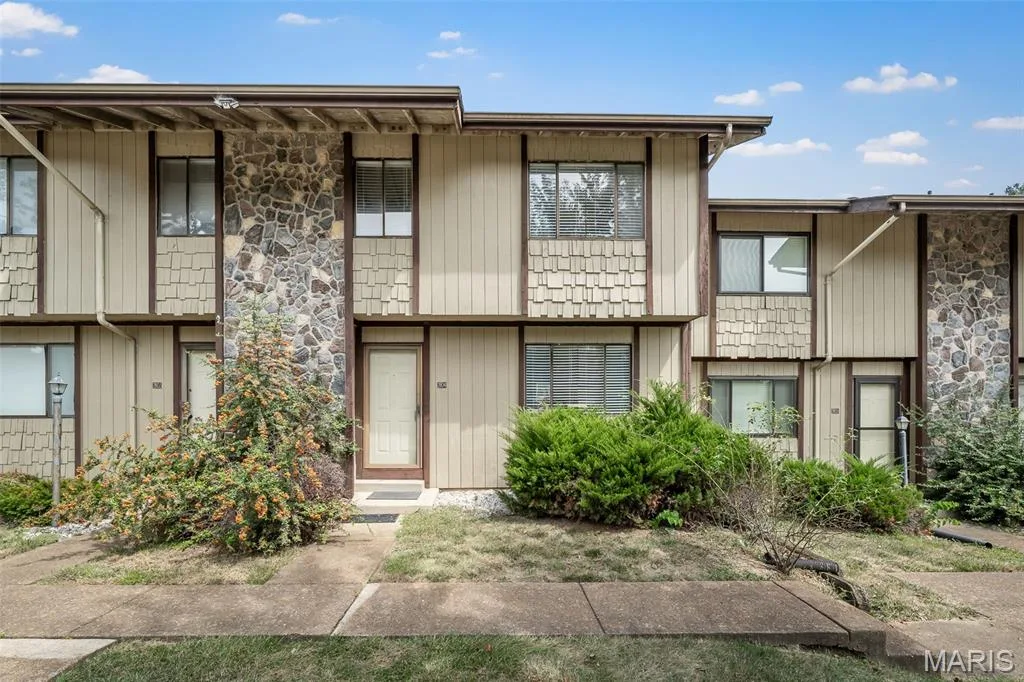 2804 Savoy Drive #2804, Lake St. Louis, MO 63367 — listing photo 1 of 48