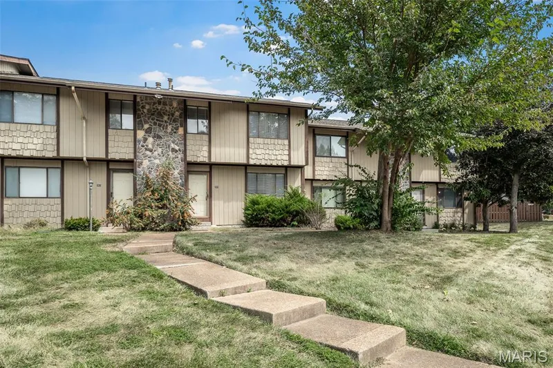 2804 Savoy Drive #2804, Lake St. Louis, MO 63367 — listing photo 3 of 48