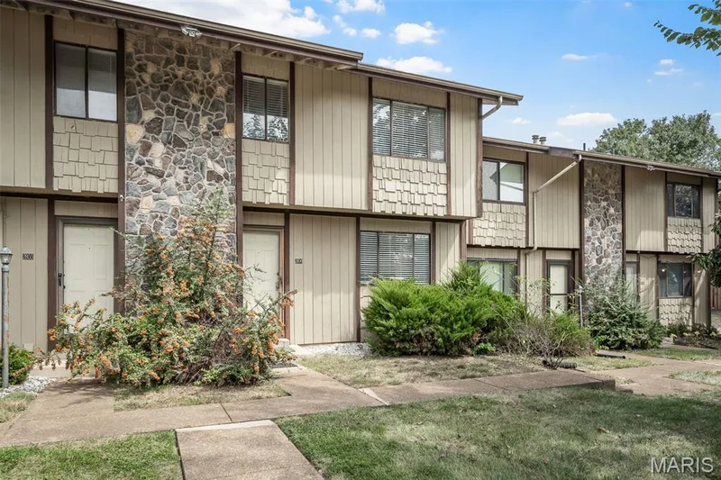 2804 Savoy Drive #2804, Lake St. Louis, MO 63367 — listing photo 4 of 48