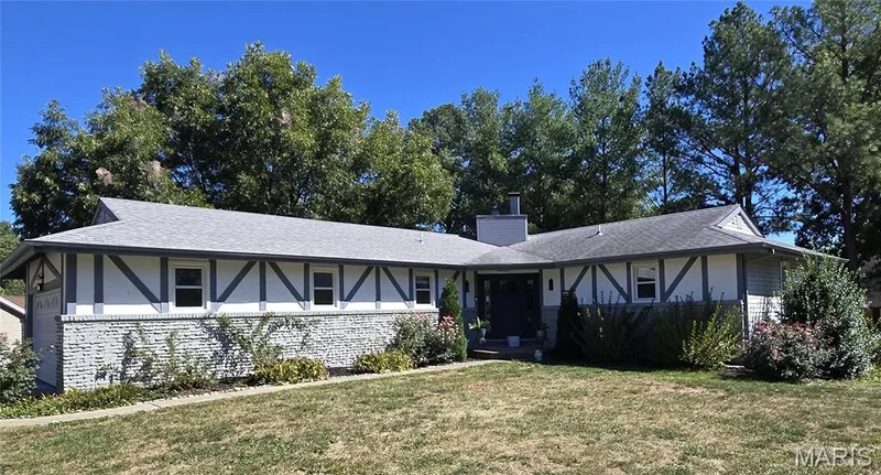 266 Savoy Drive, Lake St. Louis, MO — listing photo 1