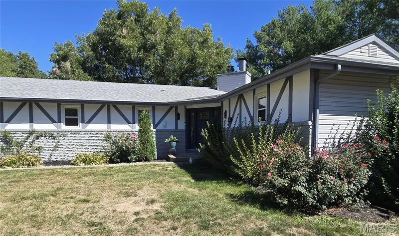 Welcome home to your new house! — 266 Savoy Drive, Lake St. Louis, MO 63367