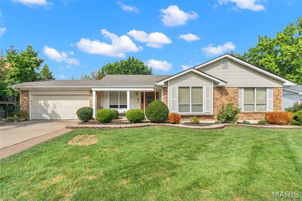 37 Great Lakes Drive, St Peters, MO 63376 — listing photo 1 of 66