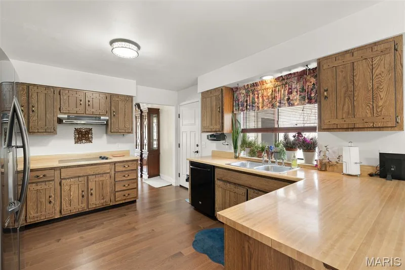 37 Great Lakes Drive, St Peters, MO 63376 — listing photo 3 of 66