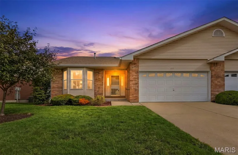 199 Southern Oaks Drive, St Charles, MO — listing photo 1