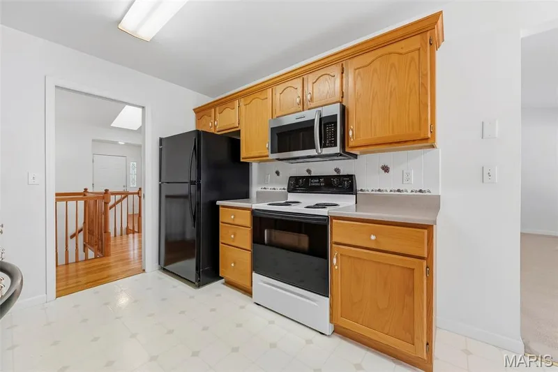 Spacious kitchen with abundant cabinetry. Refrigerator to stay. — 199 Southern Oaks Drive, St Charles, MO 63303
